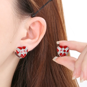 Fashion heart earrings with red checkerboard pattern and pavé crystals in steel