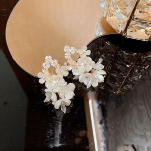 Elegant jasmine flower earrings with cream petals, gold edges and crystal rhinestones