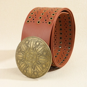 Boho-Gürtel aus braunem PU-Leder mit runder Bronzeschnalle und dreifachen Metallösen