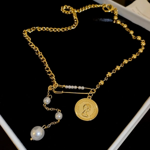 Retro French Style Asymmetrical Chain Necklace Copper Imitation Artificial Pearl Coin Portrait Pendant Paperclip Design Vintage For Women