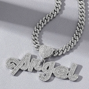 Collier avec pendentif Angel en argent serti de strass brillants et chaîne cubaine