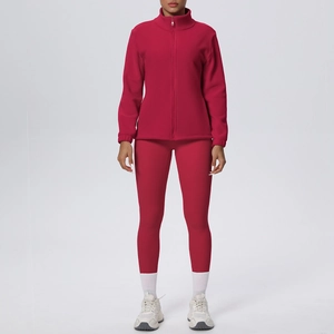 Completo yoga rosso scuro con giacca in pile con zip e leggings a vita alta sportivi