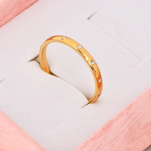 Minimalist 18k gold-plated titanium ring with sparkling teardrop-shaped zircons