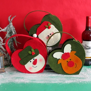 Sacchetti regalo di Natale in feltro a forma di cuore con Babbo Natale e renna in 3D