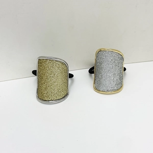 Minimalist alloy rings set with gold and silver glitter inlays on elastic bands