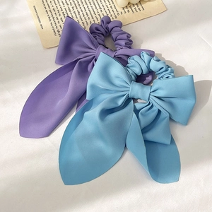 Elegante lila und blaue Schleifen-Haargummis mit langen Bändern für Pferdeschwänze