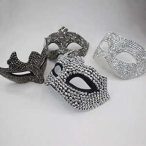 Maschere per ballo in maschera con strass di lusso in argento e nero per feste