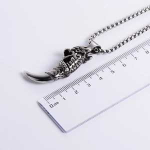 Retro wolf fang pendant in antique silver stainless steel with 4.5cm measurement scale