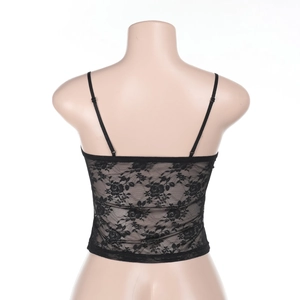 Detaillierte Rückansicht eines schwarzen Spitzen-Tops mit floralen Mustern und schmalen Trägern