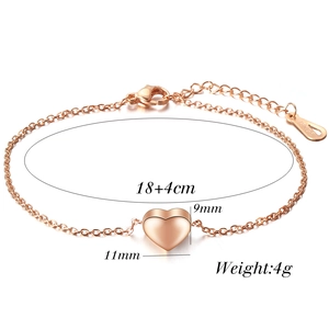 Detail view of 11mm rose gold heart pendant bracelet with 18+4cm size specifications