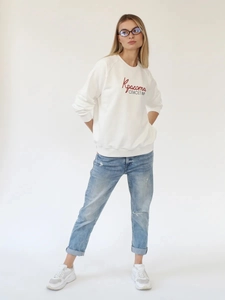 Felpa bianca da donna con stampa russa e vestibilità ampia in stile casual