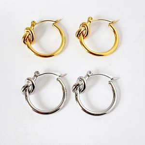 Detailed top view of 316L stainless steel hoop earrings with knot design in gold and silver