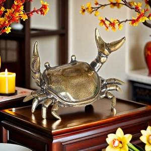 Vintage copper-plated crab figurine ornament for desk decor with antique metallic finish