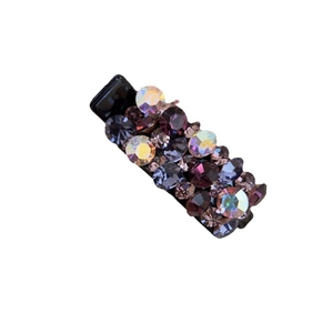 Barrette à cheveux étincelante avec strass violet foncé et irisés sur base noire