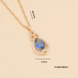 Detailed view of teardrop necklace dimensions 40+5cm length and 8g weight specs