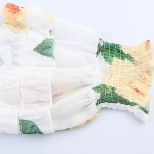 Chemisier élégant en mousseline blanche fleurie avec poignets élastiques et volants