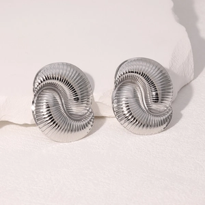 Boucles d'oreilles en acier inoxydable argenté avec texture coquillage rayée