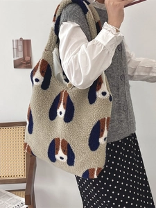 Süße Plüsch-Tragetasche mit Hundemuster aus Fleece-Material für herbstliche Tagesoutfits