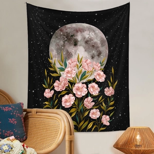 Tenture bohème phase de lune avec fleurs roses et étoiles au-dessus d'un fauteuil