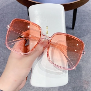 Fashion square frame sunglasses for women with pink gradient lenses and clear pink frames