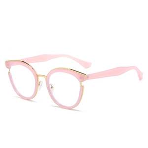 Monture de lunettes œil de chat chic en TR90 rose et métal doré, vue latérale à 45 degrés