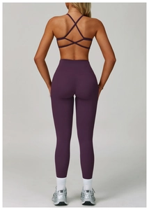 Detail of high-waist purple yoga leggings with ergonomic seams for butt-lifting effect