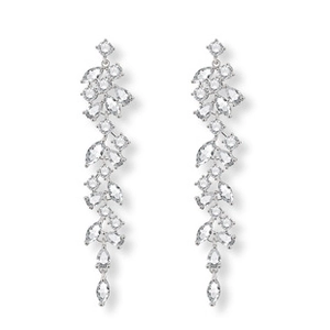 Macro de boucles d'oreilles argentées en C avec motif feuille en zircon et goutte pendante