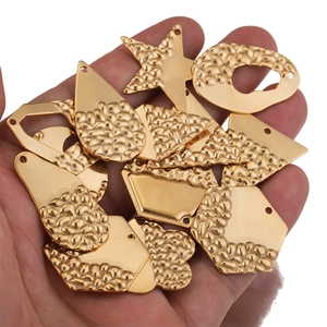 Goldene geometrische Anhänger aus Edelstahl mit Hammerschlag-Textur für DIY-Ohrring-Schmuck