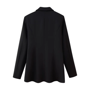 Vue arrière d'un blazer noir classique pour femme avec une texture de tissu raffinée