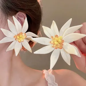 Resin Flower Necklace And Earrings With Silver Earring Post Floral Green Beaded Jewelry For Women Fashion Vacation Style