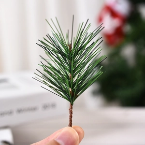 Rami di Pino Natalizi Artificiali Aghi di Pino Verdi per Ghirlanda Artigianale Fai da Te Accessori per Decorazioni Domestiche Festive