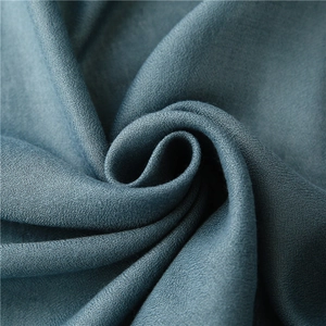 Detalle macro de la tela azul verdoso oscuro con textura de lino y tejido suave