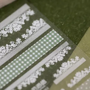 Autocollants ongles vintage en relief avec dentelle blanche et motifs à carreaux