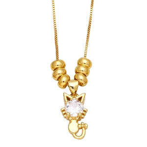 Collana minimalista con ciondolo a forma di gatto dorato e pietra di zirconia cubica