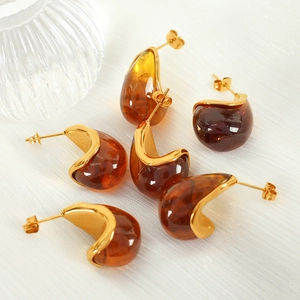 Vintage style 18K gold plated titanium teardrop earrings with amber resin stones