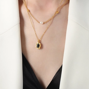 Double-layered 18k gold titanium necklace with freshwater pearl and black oval pendant