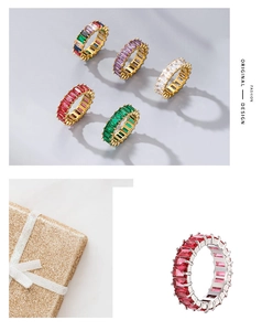Dettaglio anello eternity con zirconi colorati taglio baguette in finitura oro e argento