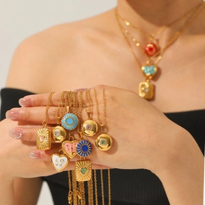 Collier Pendentif Médaillon Vintage Cœur Rond Carré Plaqué Or 18K Acier Inoxydable Émail Pierre Gemme Pour Femmes