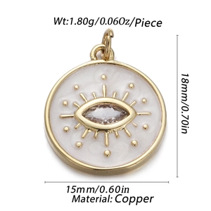 Vergoldeter böser blick anhänger mit zirkonia und emaille für halsketten oder armbänder