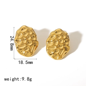 Orecchini a perno ovali martellati in acciaio inossidabile placcato oro 18k donna