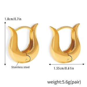 Detailed size chart of U-shaped gold stainless steel earrings with exact dimensions