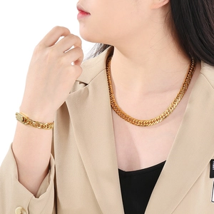 Polished gold Cuban link necklace and bracelet set for men and women on model
