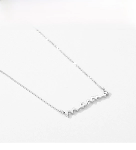 Detailed view of polished S925 sterling silver MAMA letter pendant and fine link chain