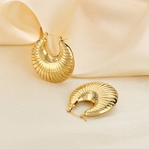 18K gold plated U-shaped striped stainless steel chunky hoop earrings on silk