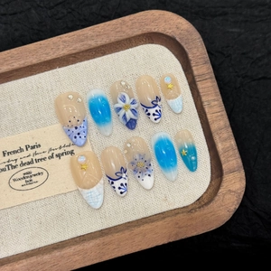 Blue And White Gradient Press On Nails With 3D Flowers Rhinestone Artificial Pearl Almond Shape Ocean Style Hand Painted Manicure