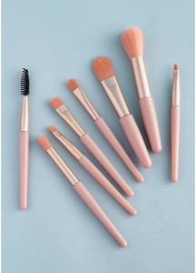 Detail of 8pcs pink makeup brush set with rose gold ferrules and soft bristles