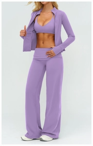 Ensemble de sport violet 3 pièces avec veste zippée, brassière col V et pantalon large