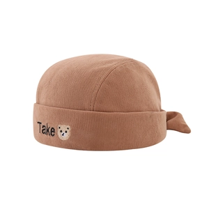 Bonnet Miki en velours côtelé marron pour bébés avec broderie ours et texture