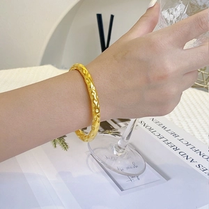 18K gold-plated C-shaped stainless steel cuff with an irregular hammered texture for women