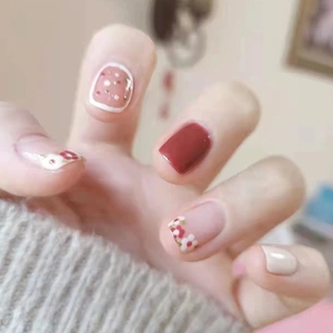 Süße Künstliche Nägel Zum Aufkleben Kurz Rund Floral Rot Weiß Punkt Design Mit Kleber Für Damen Studenten Täglicher Gebrauch